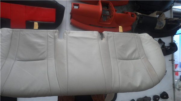 真皮座椅修復(fù)前