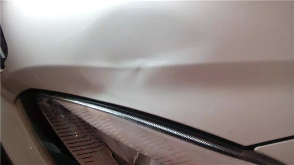 汽車免噴漆凹陷修復(fù)修復(fù)前