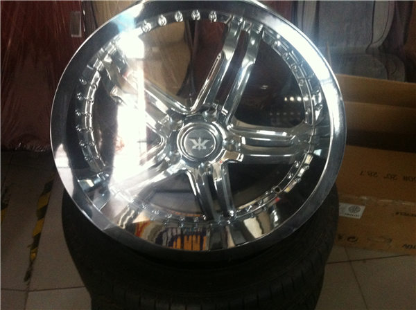 輪轂改色修復(fù)前