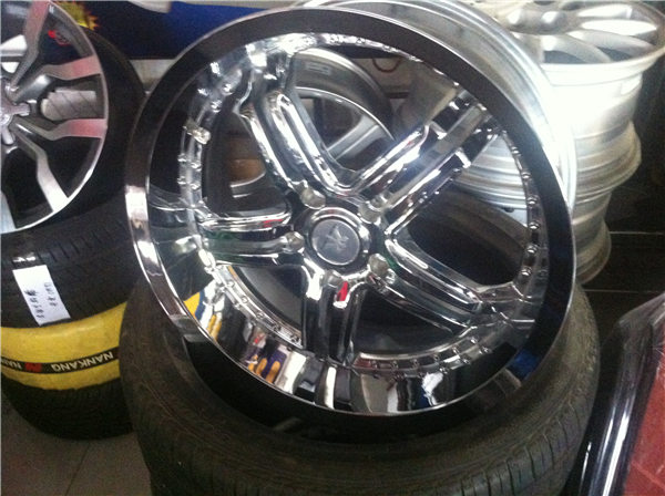 輪轂改色修復(fù)前